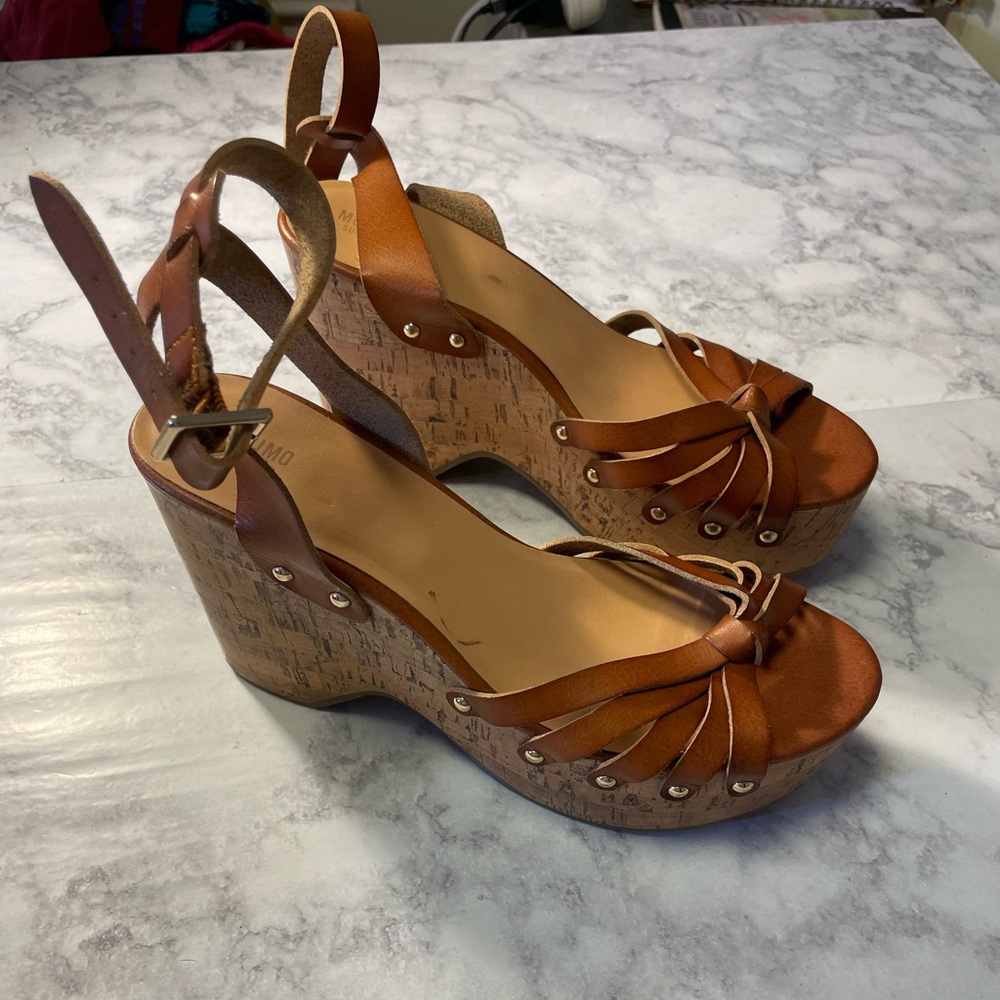 Woman’s Strappy Platform Wedge size 8.5
